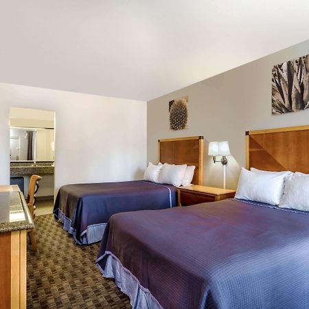 Howard Johnson By Wyndham Scottsdale Old Town Exterior foto
