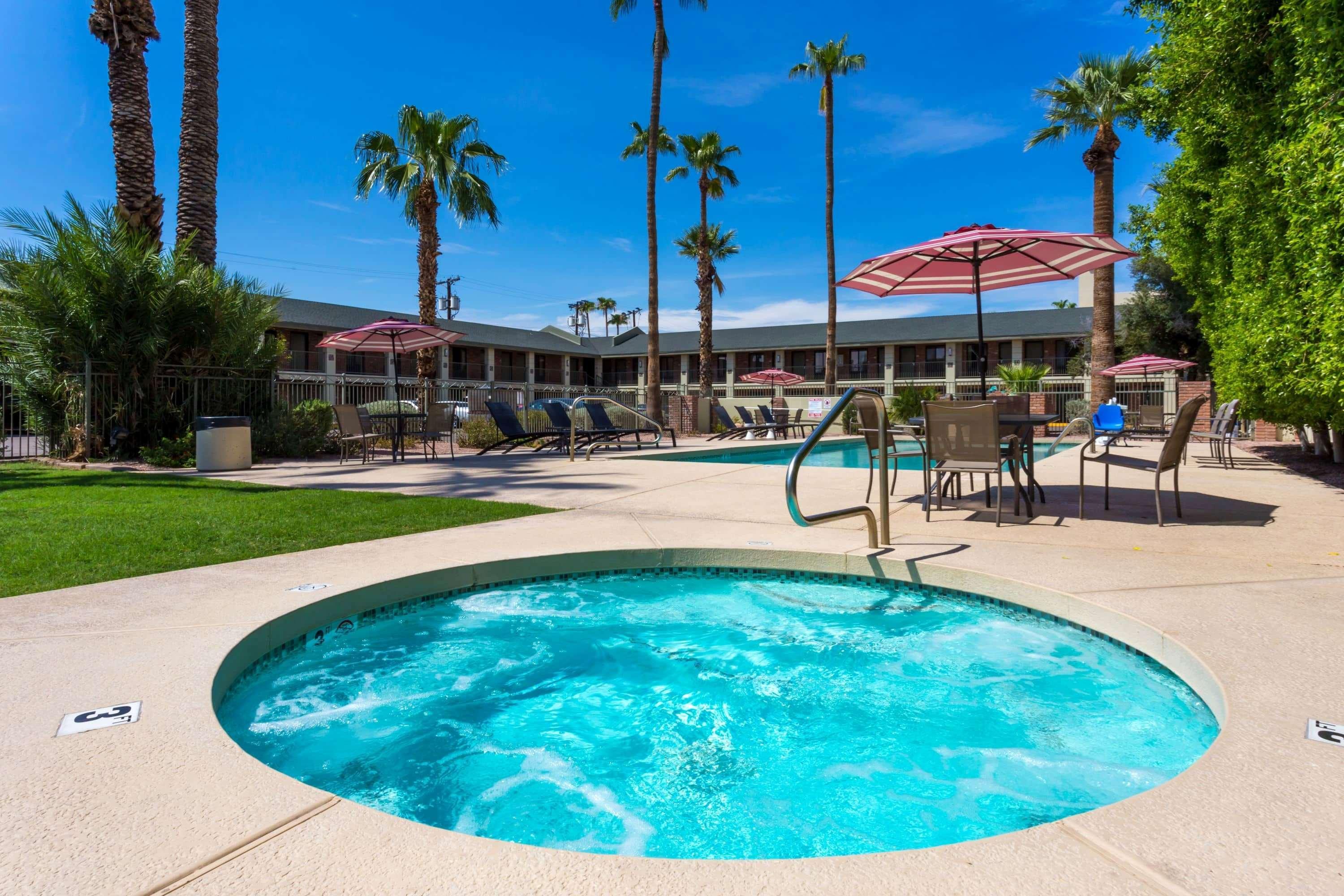Howard Johnson By Wyndham Scottsdale Old Town Exterior foto