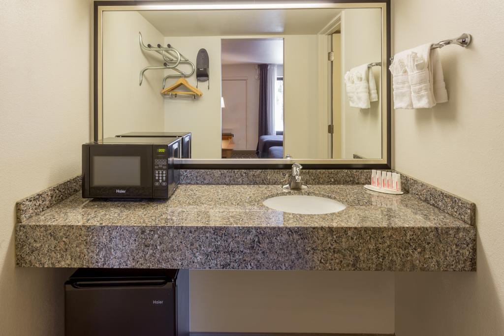 Howard Johnson By Wyndham Scottsdale Old Town Exterior foto